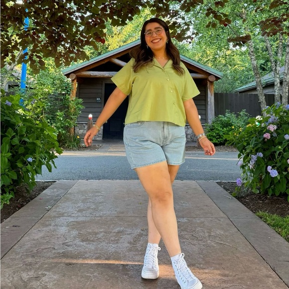 Shiny By Nature Diagonal Button-Up - Solid Green - Size Medium - Picture 5 of 6